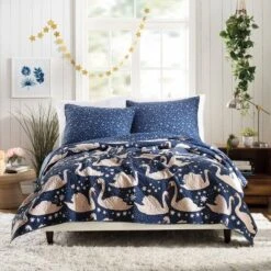 Full/Queen 3pc Swanning Around Quilt Set Navy - Makers Collective