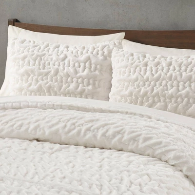 Madison Park 3pc Dakota Ruched Fur Down Alternative Comforter Set Ivory 5 Madison Park 3pc Dakota Ruched Fur Down Alternative Comforter Set Ivory - Image 3